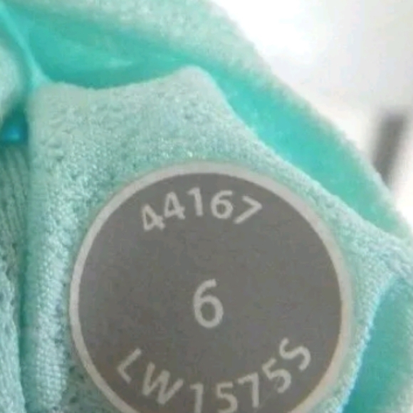 Lululemon No Limits Tank Twiggy Floral - Picture 3 of 4